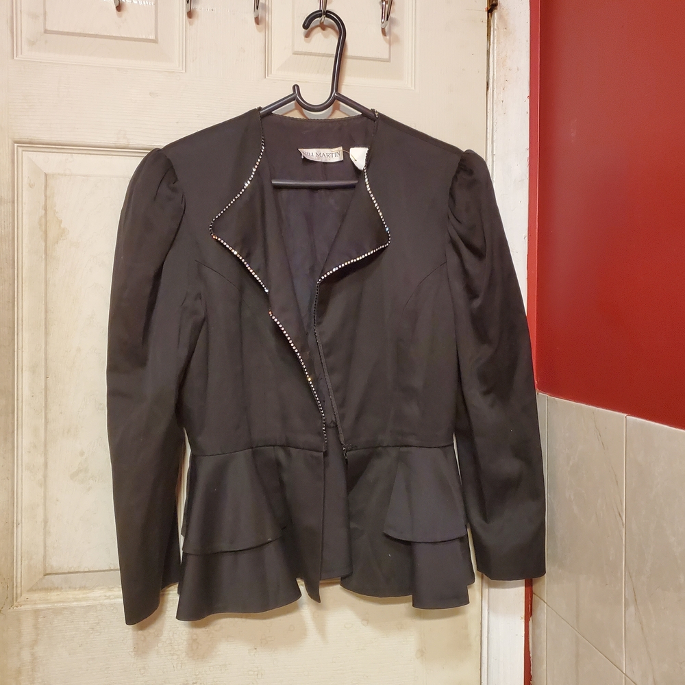 Black Blazer with Notched Lapels and Structured Shoulders